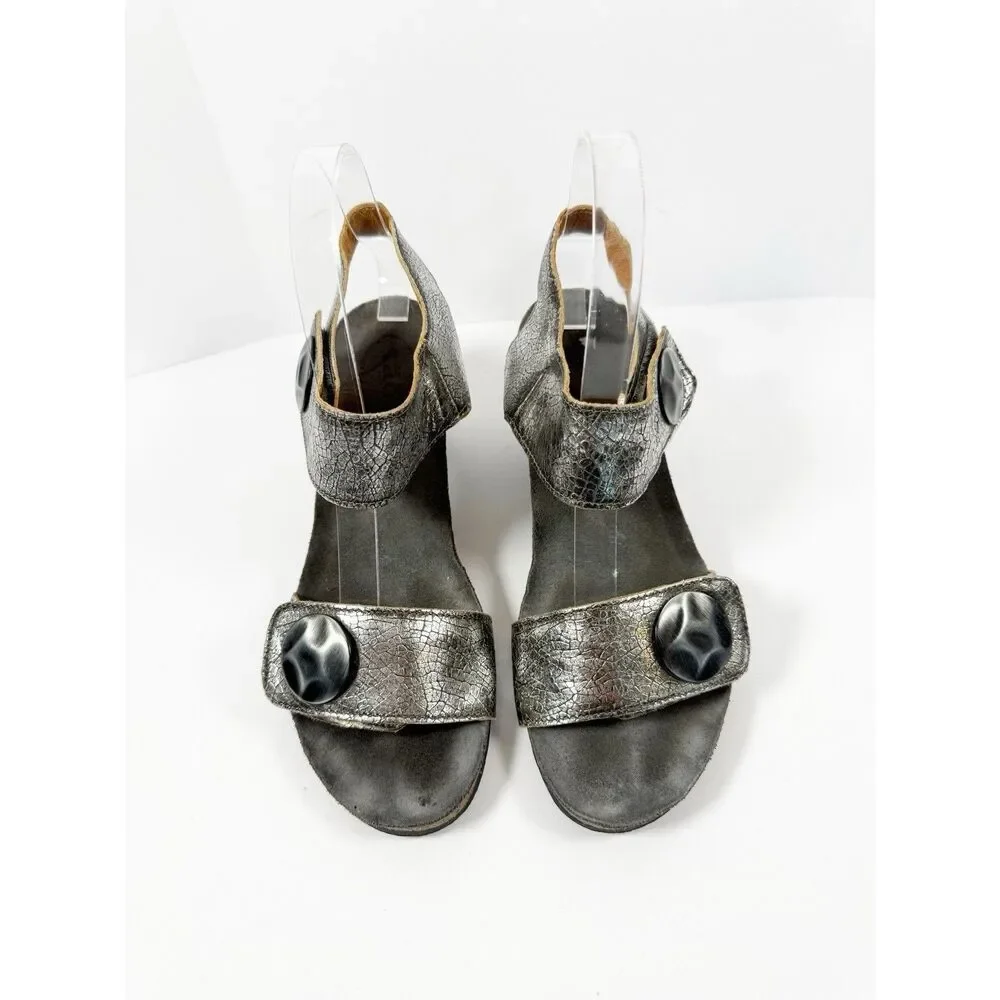 Taos Carousel Sandals 38 /7.5 Silver Crackle Leather Wedge Ankle Strap Medallion